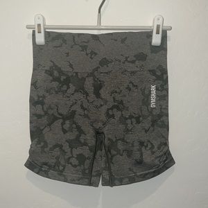 Gymshark Adapt Camo Set, bra and shorts